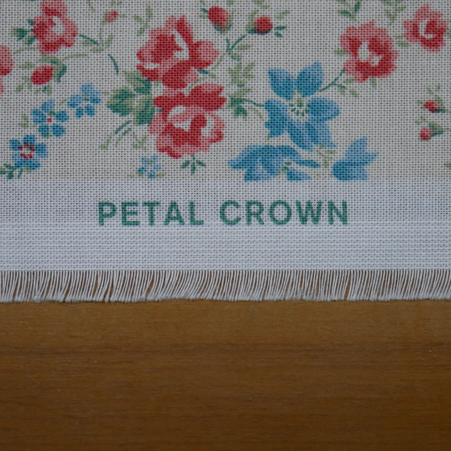 ハンドメイド用生地|Liberty Palace Gardens Petal Crown C 反物(13.7m×110cm)綿100%