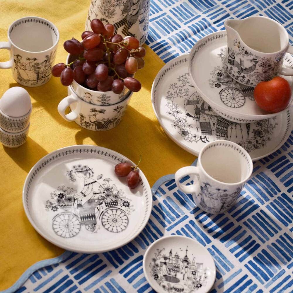 EMILIA ピッチャー