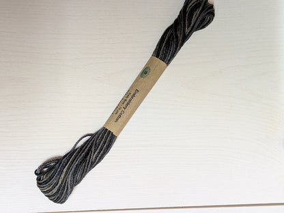 Valdani 段染め6本撚りコットン刺しゅう糸 10yd｜P11 Aged Black | ブラック