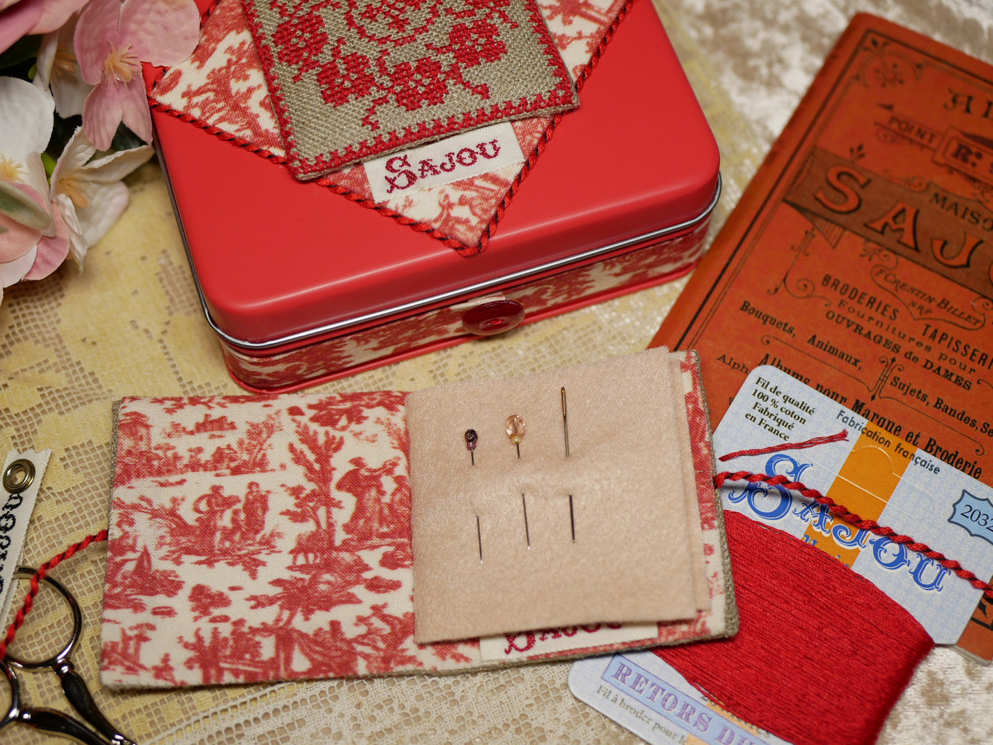 4月の手芸教室ご予約【 Stitch Along with Sajou!】フラワー・リースのニードルブック