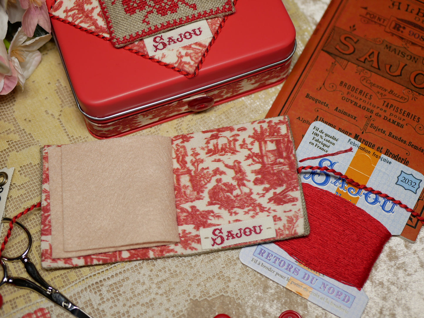 4月の手芸教室ご予約【 Stitch Along with Sajou!】フラワー・リースのニードルブック