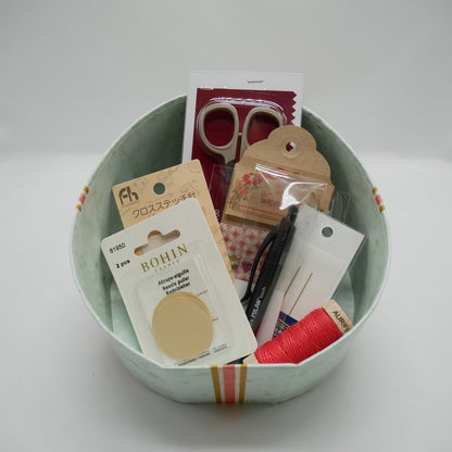 4月の手芸教室ご予約【 Stitch Along with Sajou!】フラワー・リースのニードルブック