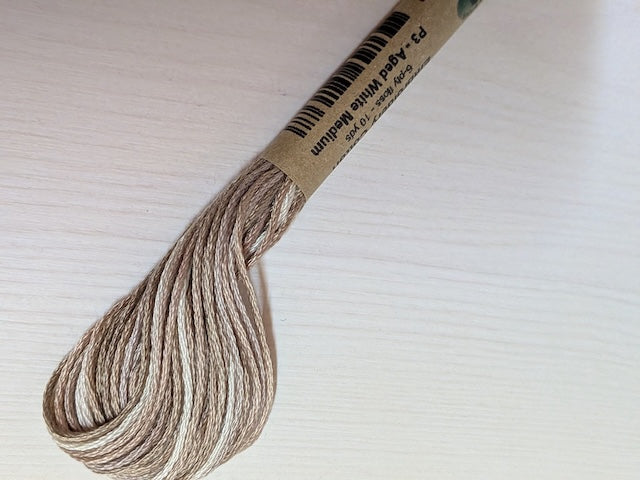 Valdani 段染め6本撚りコットン刺しゅう糸 10yd｜P3 Aged White Medium