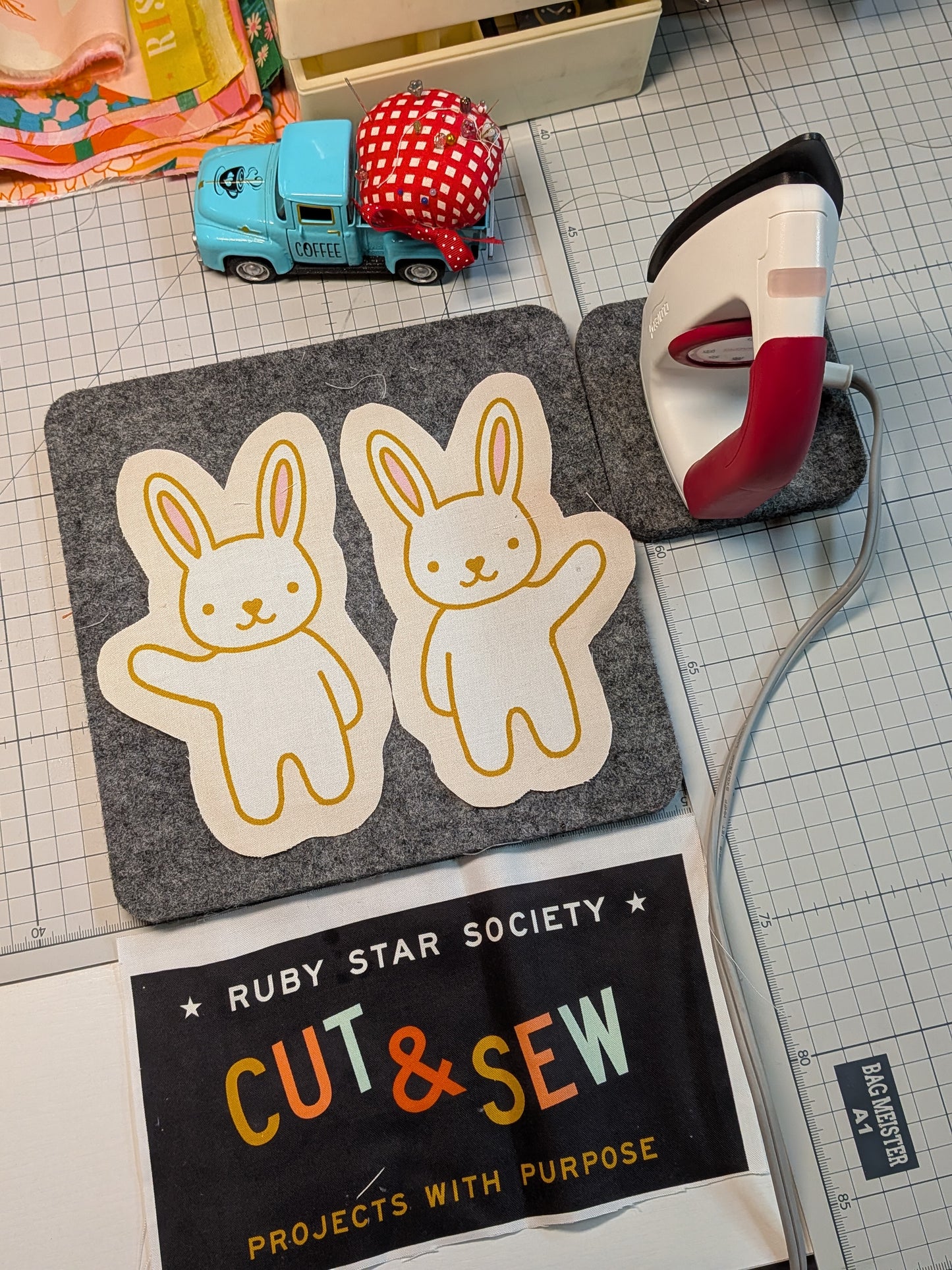 Ruby Star Society カット＆ソーパネル生地｜RS5217 11（36×44インチ）Cut