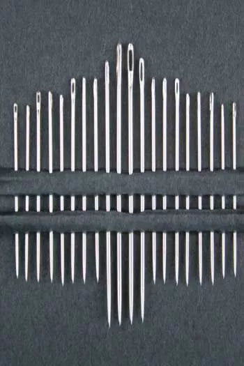 Sajou-needlebook-40-needles-a-cat and-a-dog- winding-wool ニードルブック針40本入りアソート　毛糸を紡ぐ猫と犬