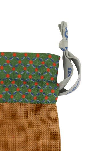 Sajou-cross-stitch-kit-bag-cat-and-dog-winding-wool クロス・ステッチ・巾着キット　毛糸を紡ぐ猫と犬