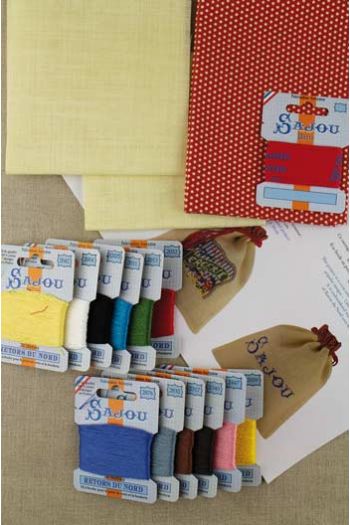 Sajou-cross-stitch-kit-bag-embroidery-girls クロス・ステッチ・巾着キット　刺しゅうする女の子