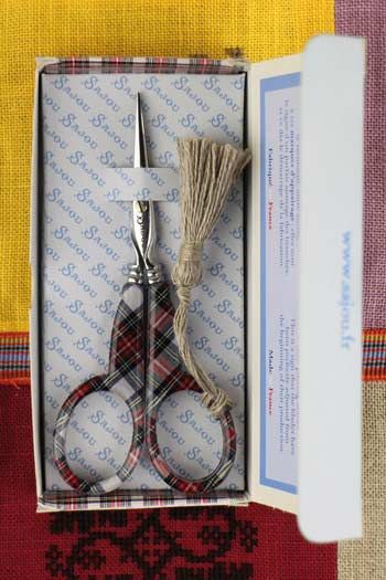Sajou embroidery scissors- tartan fabric