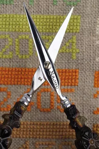 刺しゅう用ハサミ　ベッコウ調「フラワー」モデル