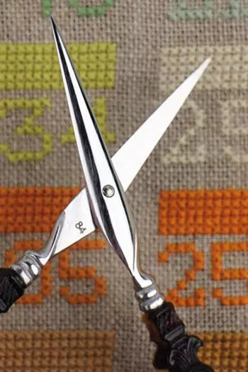 刺しゅう用ハサミ　ベッコウ調「フラワー」モデル