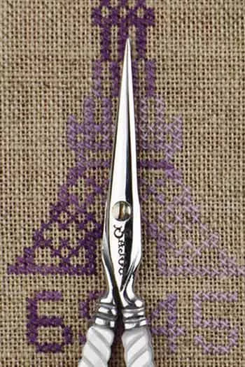 刺しゅう用ハサミ　マザー・オブ・パール調「S」モデル