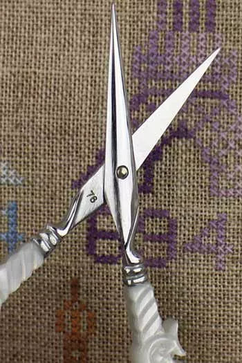 刺しゅう用ハサミ　マザー・オブ・パール調「S」モデル