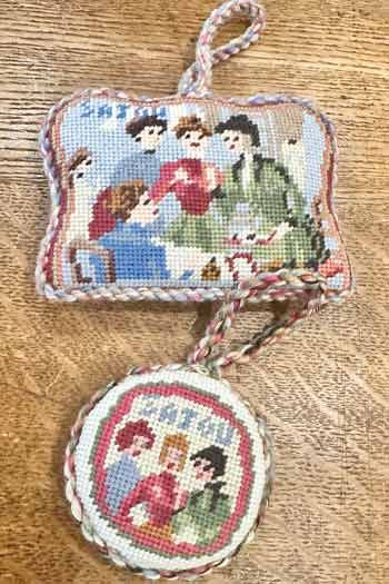 Sajou-needlepoint-puffies-charts-Cat and Dog Winding Wool and Sewing Club ニードルポイント・オーナメント図案のみ2種　毛糸を紡ぐ猫と犬／ソーイングクラブ