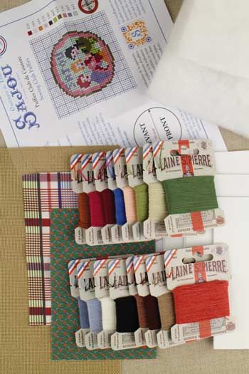Sajou needlepoint-puffies-kit ニードルポイント・オーナメント・キット　ソーイングクラブ
