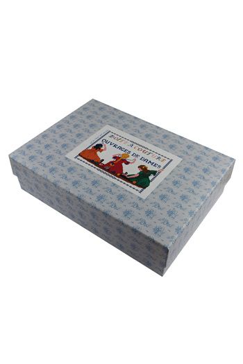 Sajou sewing box kit - Embroidery Girls サジューのクロスステッチキット刺しゅうする女の子