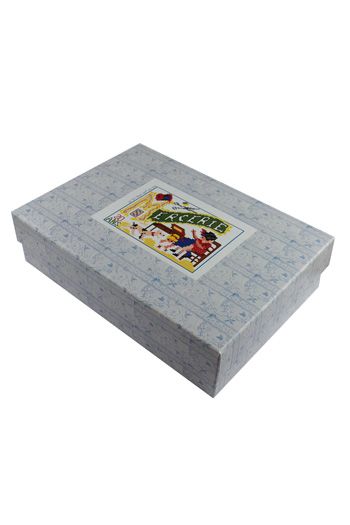 Sajou sewing box kit - Embroidery Girls サジューのクロスステッチキット繕い物をする女の子