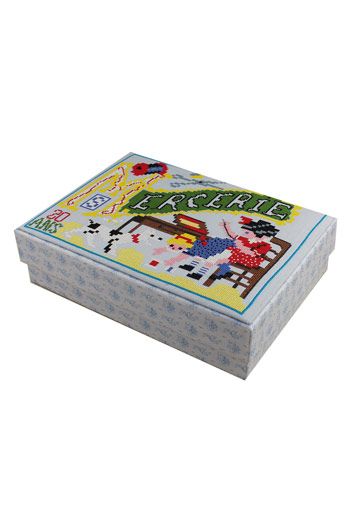 Sajou sewing box kit - Embroidery Girls サジューのクロスステッチキット繕い物をする女の子